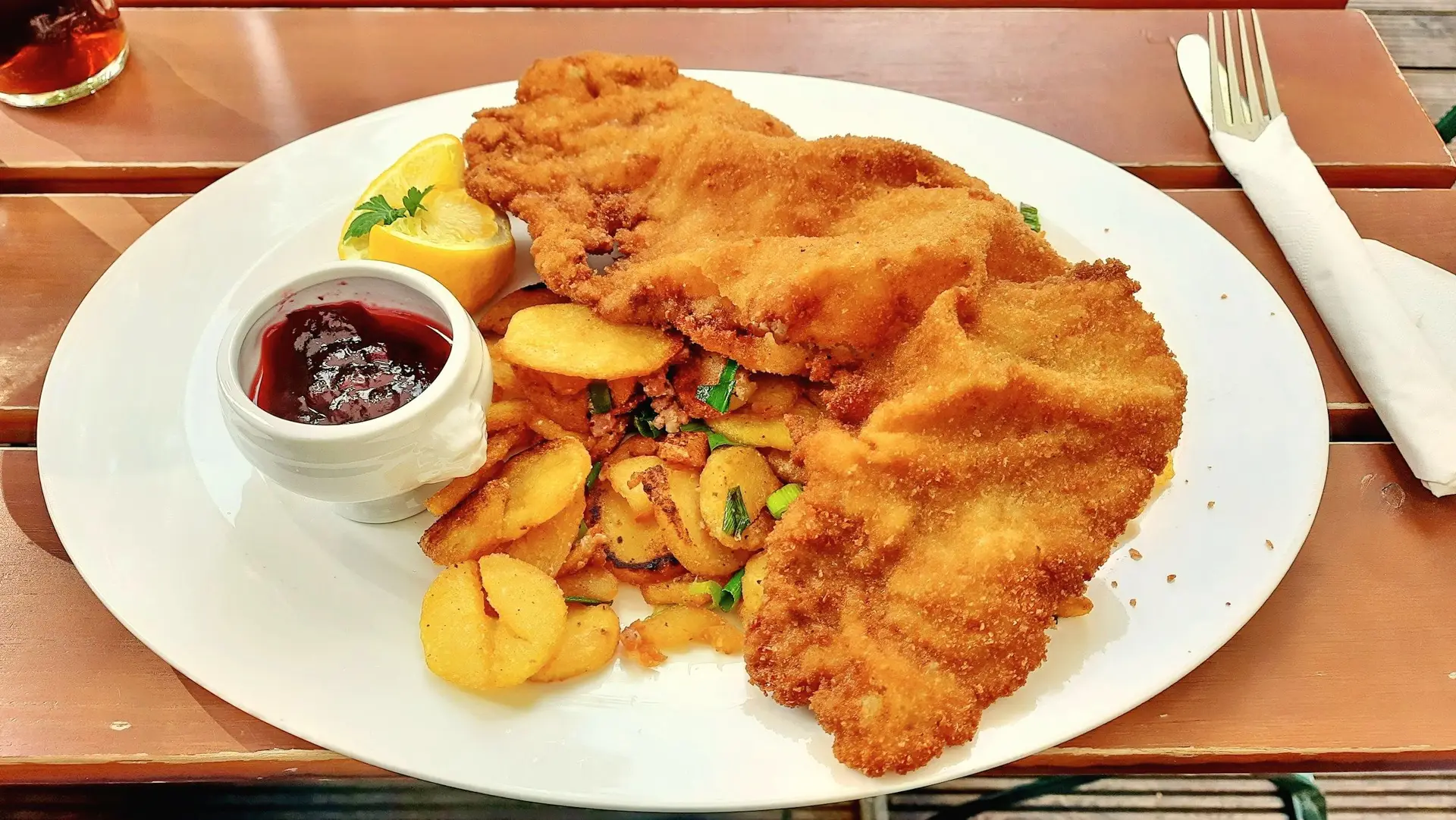 Schnitzel mit Bratkartoffeln